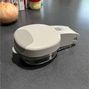 Pampered Chef Cherry or Olive Pitter